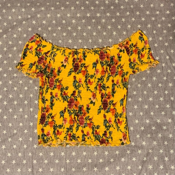 cute yellow flowered top - Picture 2 of 2